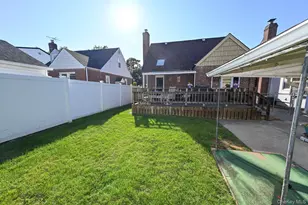 233 Cleveland St, Franklin Square, NY 11010 - Photo 22
