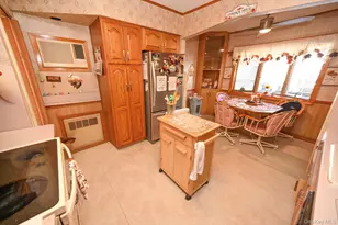 233 Cleveland St, Franklin Square, NY 11010 - Photo 4