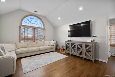 24 South Plaza, Amityville, NY 11701 - Photo 22