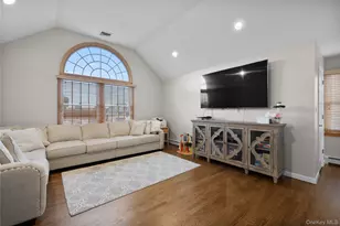 24 S Plaza, Amityville, NY 11701 - Photo 22