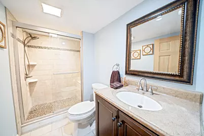 525 Secatogue Avenue, Farmingdale, NY 11735 - Photo 28