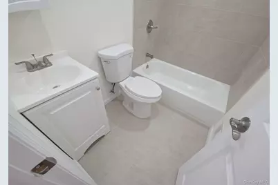 7306 Amboy Road, New York, NY 10307 - Photo 10