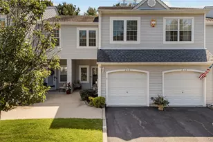 203 Windward Ct N, Port Jefferson, NY 11777 - Photo 2
