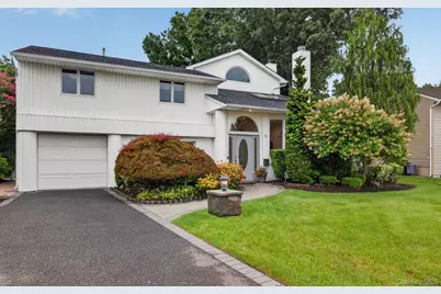 33 Phipps Lane, Plainview, NY 11803 - Photo 2