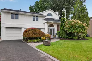 33 Phipps Ln, Plainview, NY 11803 - Photo 2