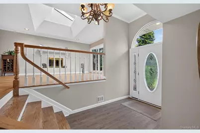 33 Phipps Lane, Plainview, NY 11803 - Photo 6