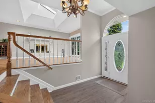 33 Phipps Ln, Plainview, NY 11803 - Photo 6