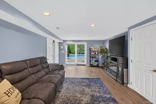 33 Phipps Ln, Plainview, NY 11803 - Photo 36
