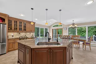 33 Phipps Ln, Plainview, NY 11803 - Photo 12