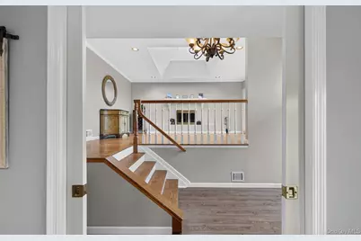 33 Phipps Lane, Plainview, NY 11803 - Photo 34