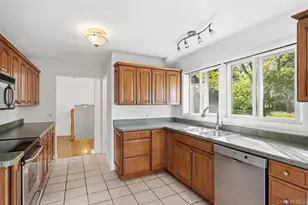19 Miron Dr, Poughkeepsie, NY 12603 - Photo 10