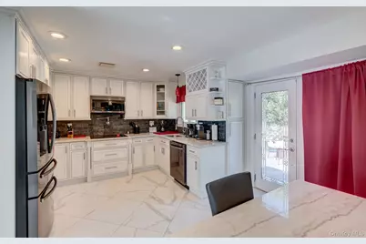 24 Jerome Drive, Farmingdale, NY 11735 - Photo 16