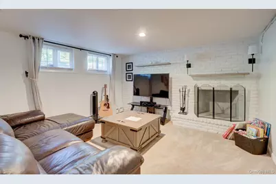24 Jerome Drive, Farmingdale, NY 11735 - Photo 10