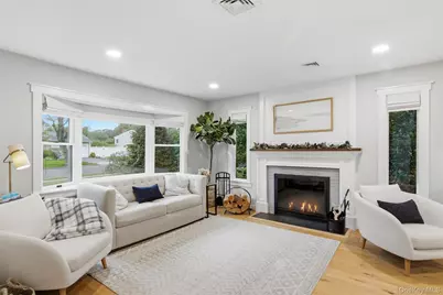 10 Hilltop Lane, Oyster Bay, NY 11771 - Photo 10