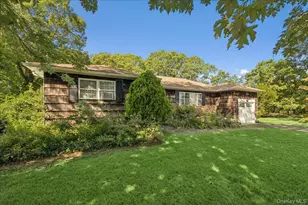 632 Spruce Ave, Sayville, NY 11782 - Photo 2
