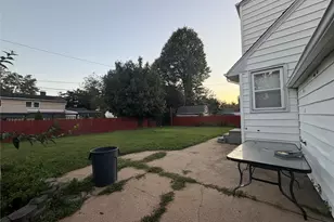 18 Alexander Ave, Hicksville, NY 11801 - Photo 2
