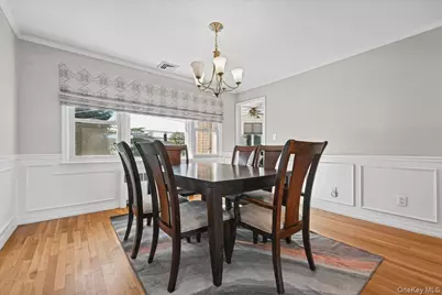 698 Edgewood Drive, Westbury, NY 11590 - Photo 10
