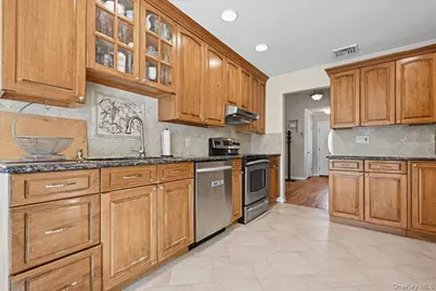698 Edgewood Drive, Westbury, NY 11590 - Photo 4