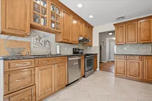 698 Edgewood Dr, Westbury, NY 11590 - Photo 4