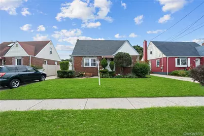 684 Newton Avenue, Uniondale, NY 11553 - Photo 8