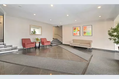 1 Birchwood Court #2O, Mineola, NY 11501 - Photo 12