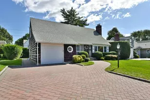 211 Wellington Rd, Garden City, NY 11530 - Photo 2