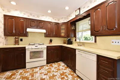 211 Wellington Road, Garden City, NY 11530 - Photo 8