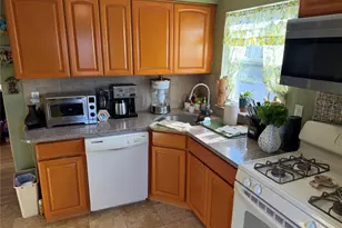 222 Colonial Ave, Williston Park, NY 11596 - Photo 10