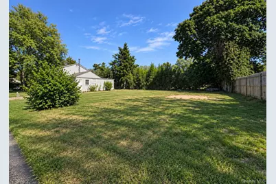 1065 Udall Road, Bay Shore, NY 11706 - Photo 20