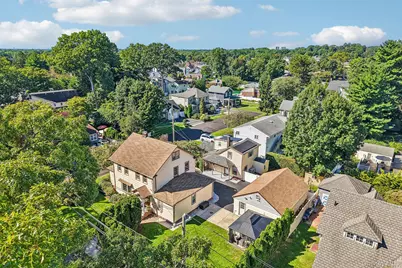 77 Jefferson Avenue, Roslyn Heights, NY 11577 - Photo 12