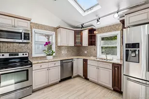 77 Jefferson Ave, Roslyn Heights, NY 11577 - Photo 38