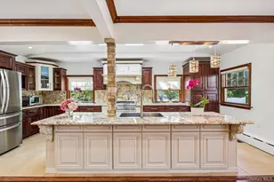 77 Jefferson Ave, Roslyn Heights, NY 11577 - Photo 20