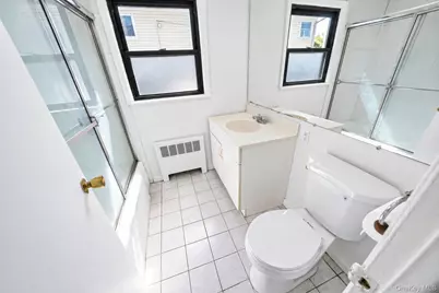 276 Deauville Boulevard, Copiague, NY 11726 - Photo 20
