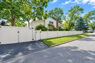 276 Deauville Blvd, Copiague, NY 11726 - Photo 32