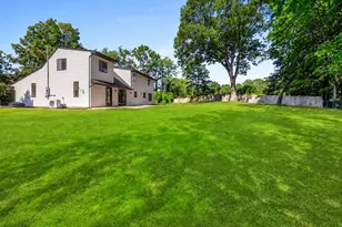 7 Berkshire Ct, Huntington Station, NY 11746 - Photo 4