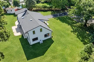 7 Berkshire Ct, Huntington Station, NY 11746 - Photo 38