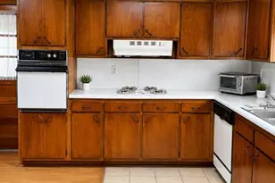 39 Cleveland St, Patchogue, NY 11772 - Photo 2