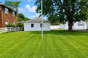 39 Cleveland St, Patchogue, NY 11772 - Photo 6