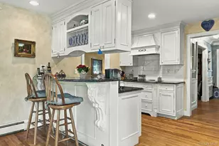 25 W Scudder Pl, Northport, NY 11768 - Photo 10