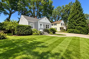 60 Topland Rd, White Plains, NY 10605 - Photo 2