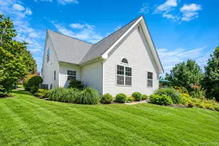 90 Golden Spruce Dr, Calverton, NY 11933 - Photo 8