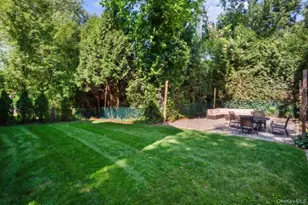 10 E Brookside Dr, Larchmont, NY 10538 - Photo 30