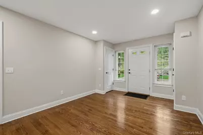 809 Fairway Court, New Windsor, NY 12553 - Photo 4