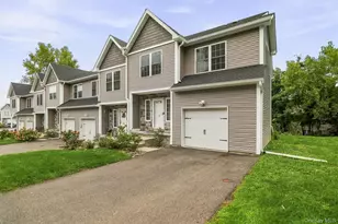809 Fairway Ct, New Windsor, NY 12553 - Photo 2