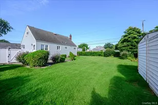 957 N Fulton Ave, Lindenhurst, NY 11757 - Photo 2