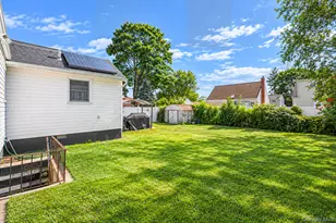223 N Fulton Ave, Lindenhurst, NY 11757 - Photo 8