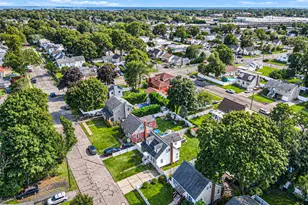 223 N Fulton Ave, Lindenhurst, NY 11757 - Photo 4