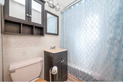 223 N Fulton Avenue, Lindenhurst, NY 11757 - Photo 22
