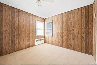 223 N Fulton Avenue, Lindenhurst, NY 11757 - Photo 18