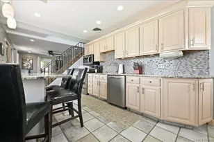 119 Periwinkle Rd, Levittown, NY 11756 - Photo 8